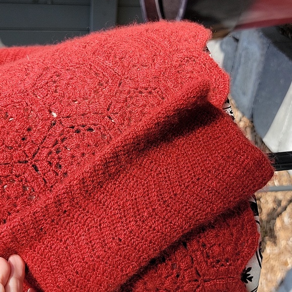 Canadian Classic Qiviuk cowl sweater - Picture 5 of 14